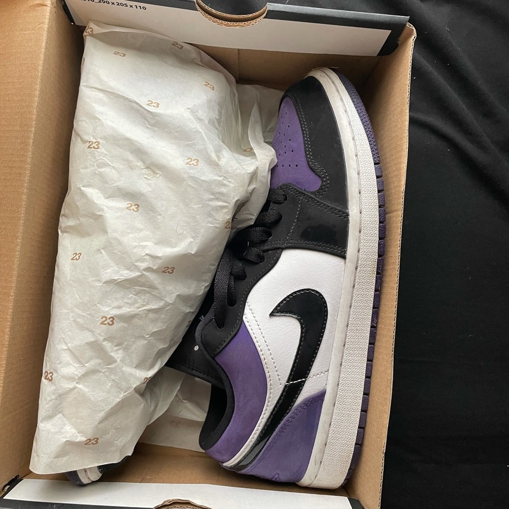 Authentic men’s Court purple air Jordan 1 good condition